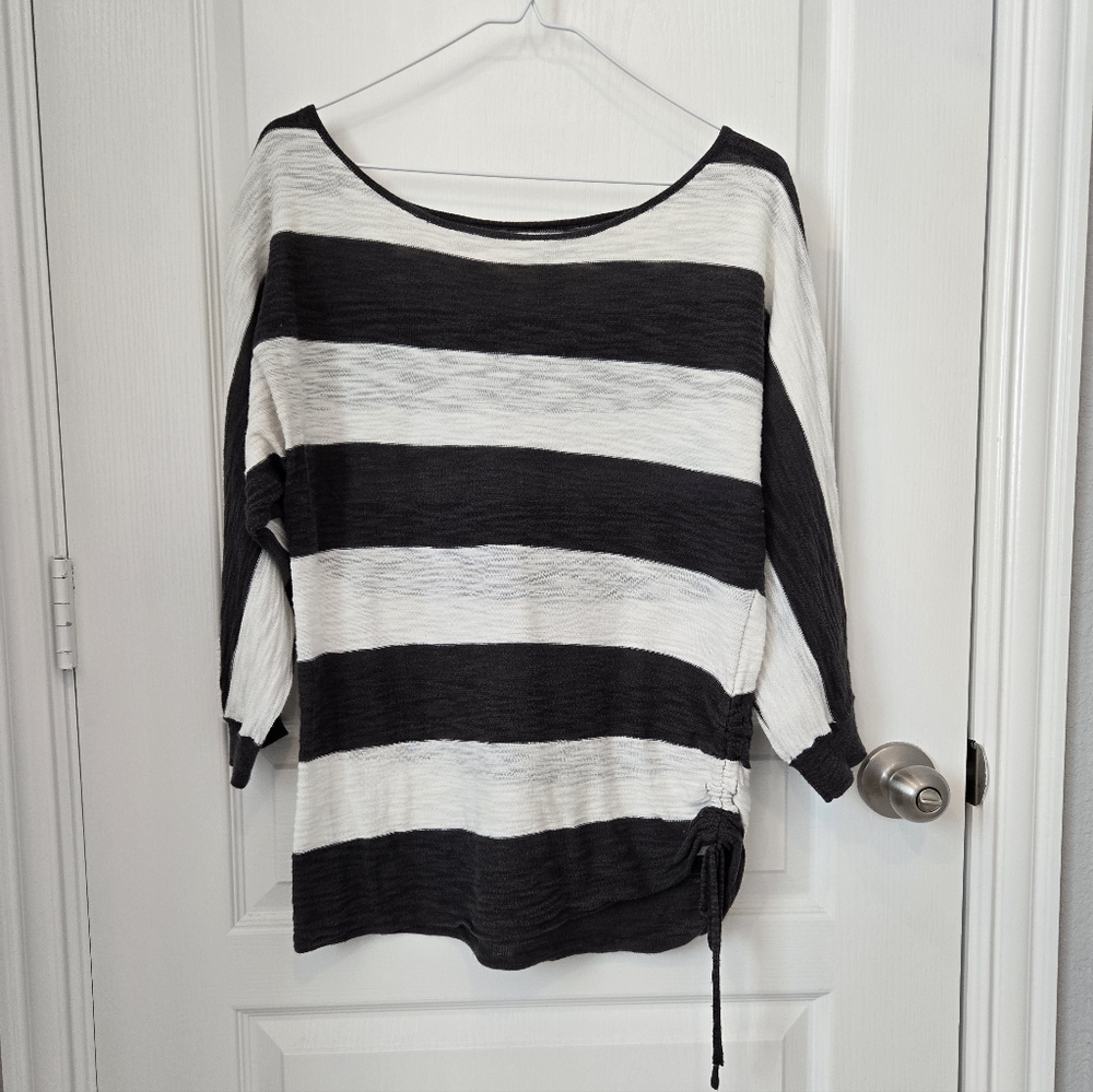 New York & Company Gray and White Striped Long Sleeve Top
